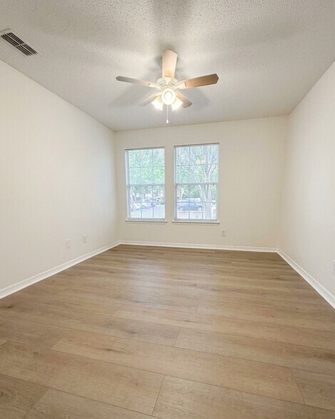 Building Photo - 6064 Westgate Dr