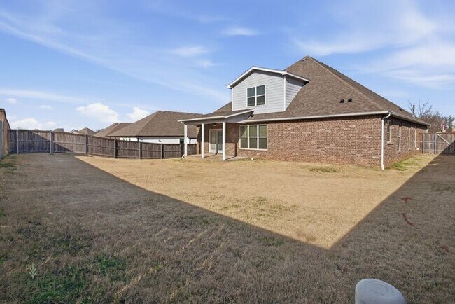 Building Photo - Gorgeous 4/3.5/3 Luxury Home
