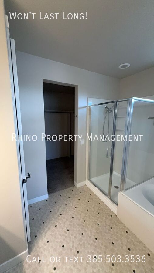 Building Photo - 927 Wahlen Way