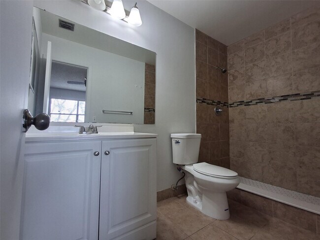 Building Photo - 11122 Royal Palm Blvd