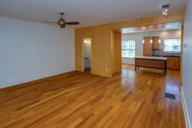 Building Photo - 3186 Parthenon Ave