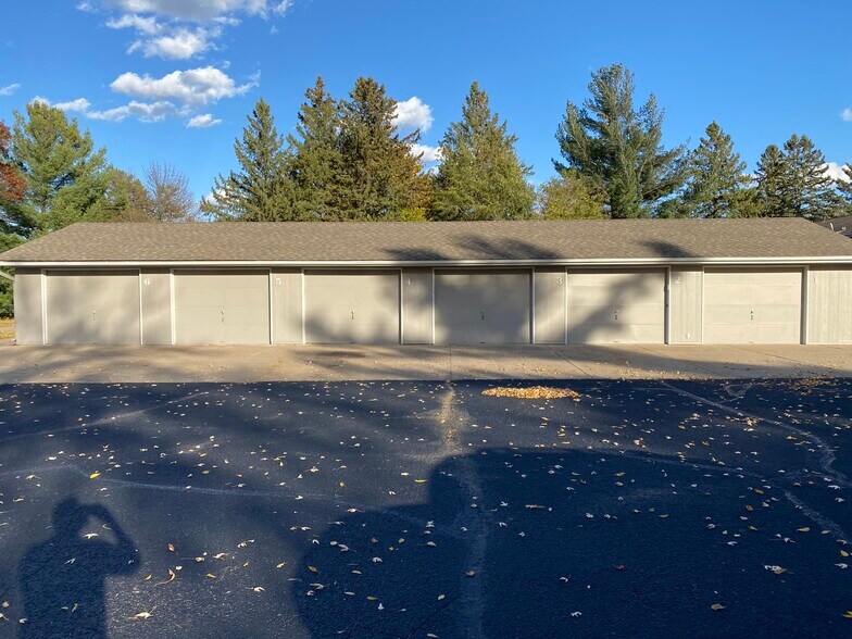 1 Single car garage per unit. - 3709 229th Ln NW