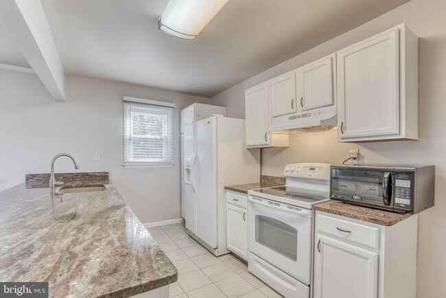 Building Photo - 9909 Maidbrook Rd