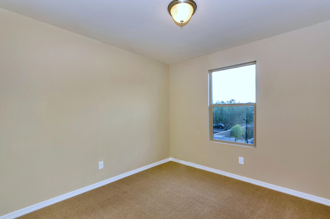 Building Photo - 3336 W Hayduk Rd