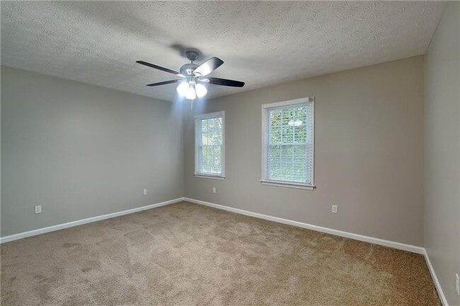 Building Photo - 1595 Thoreau Dr