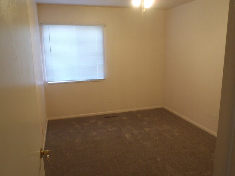 Building Photo - 4501 rushmore Dr NE