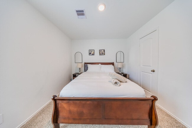 Building Photo - 6055 Diamond Vis Ct