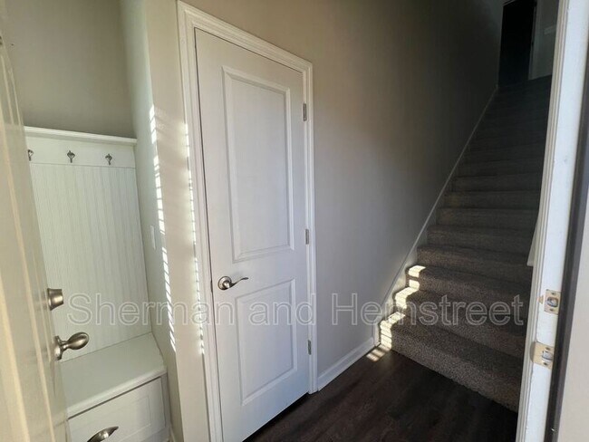 Building Photo - 647 Dobhill Ln