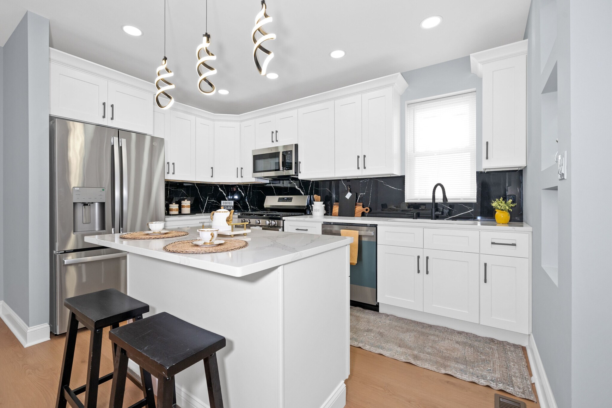 Building Photo - 504 W 26th St