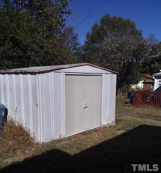 Building Photo - 520 Commonwealth St