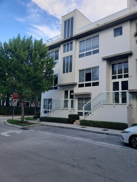 Building Photo - 10501 NW 66th St