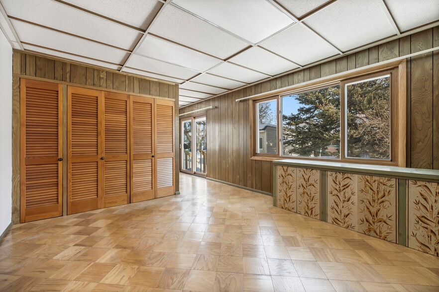 Building Photo - 1515 Longwood Dr