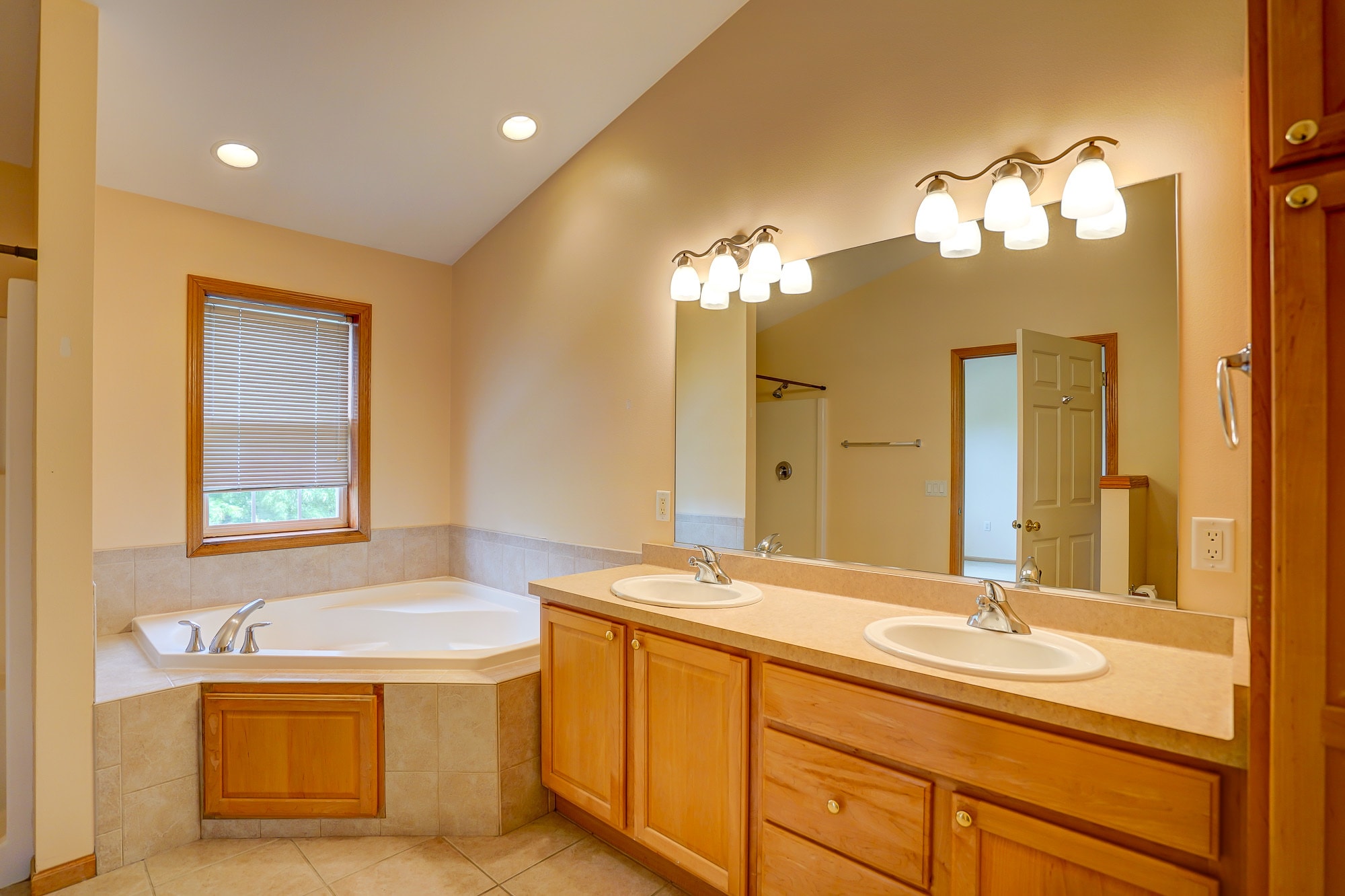 Building Photo - 1813 Carns Dr