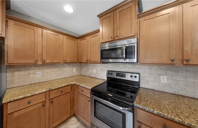 Building Photo - 402 SW Arch St