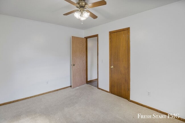 Building Photo - Bright & Spacious Family Home with Garage