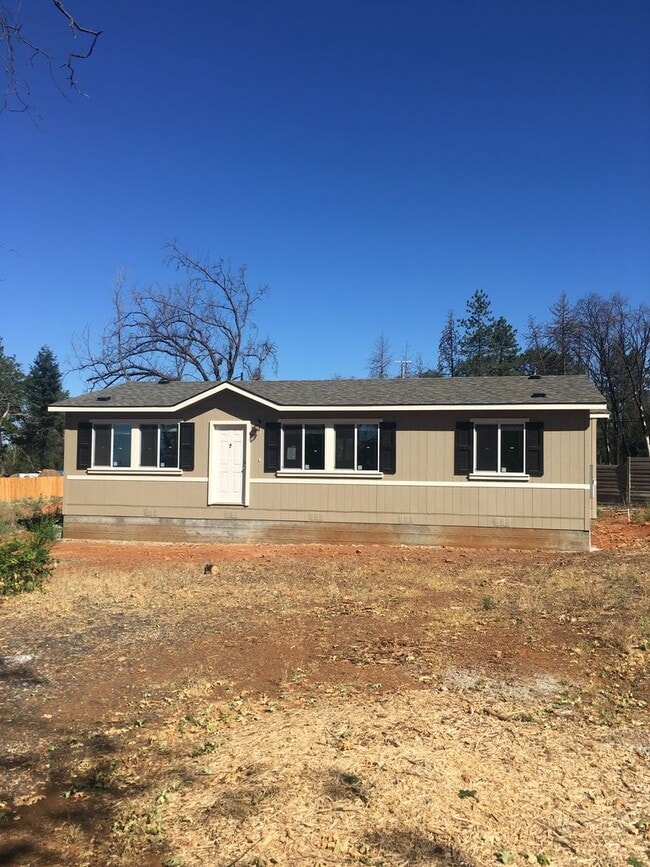 Building Photo - Paradise Location with end of road privacy...