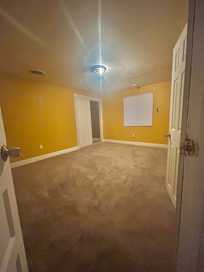 Building Photo - Spacious 3 bed/1 bath coming soon in McFar...