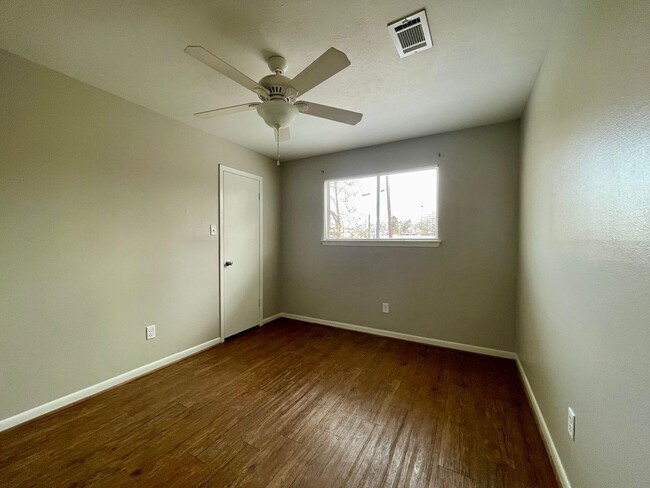 Building Photo - Cute 3 Bed Home in Bryan Available for Mov...