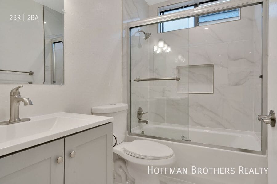 Building Photo - 1520 N Vista St