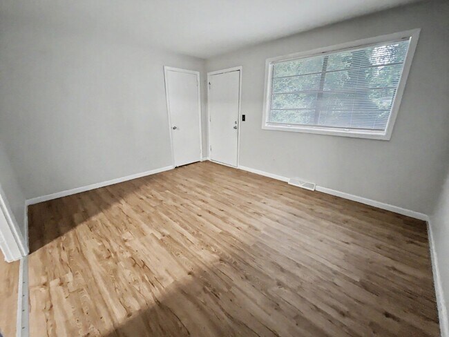Building Photo - 1813 Walker Ave