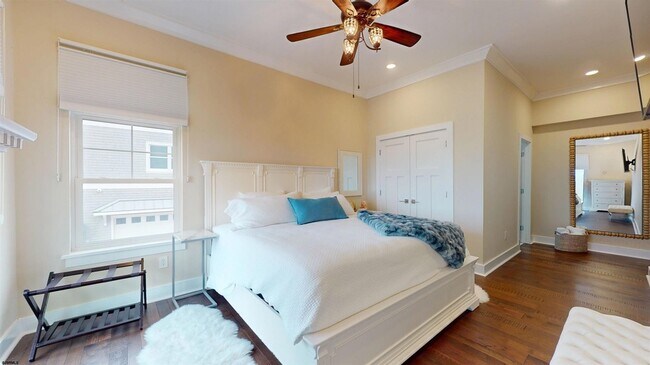 Building Photo - 404 21st St S