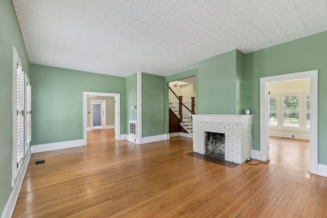 Building Photo - 2400 S Park Ave