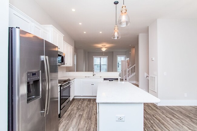 Building Photo - SUMMERWALK