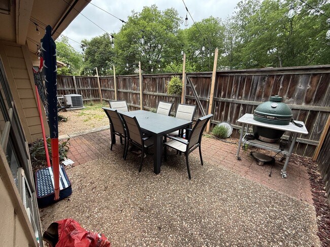 Building Photo - 7205 Waldon Dr