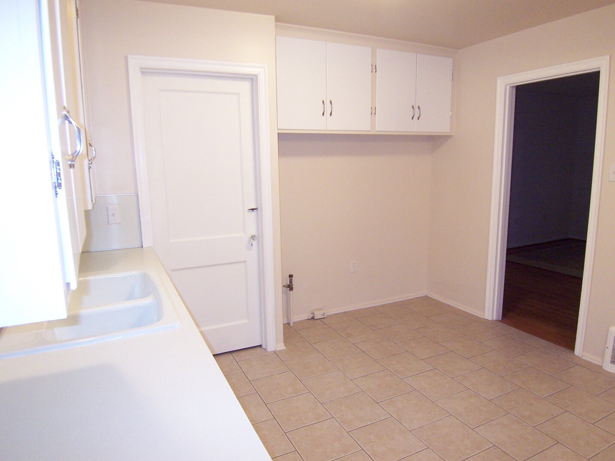 Kitchen with gas or electric hook up. - 4442 Caroline Ave