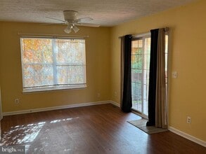 Building Photo - 2047 Harvest Dr