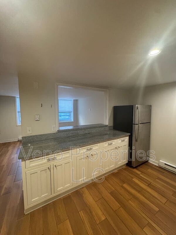 Building Photo - 402 Hamilton St