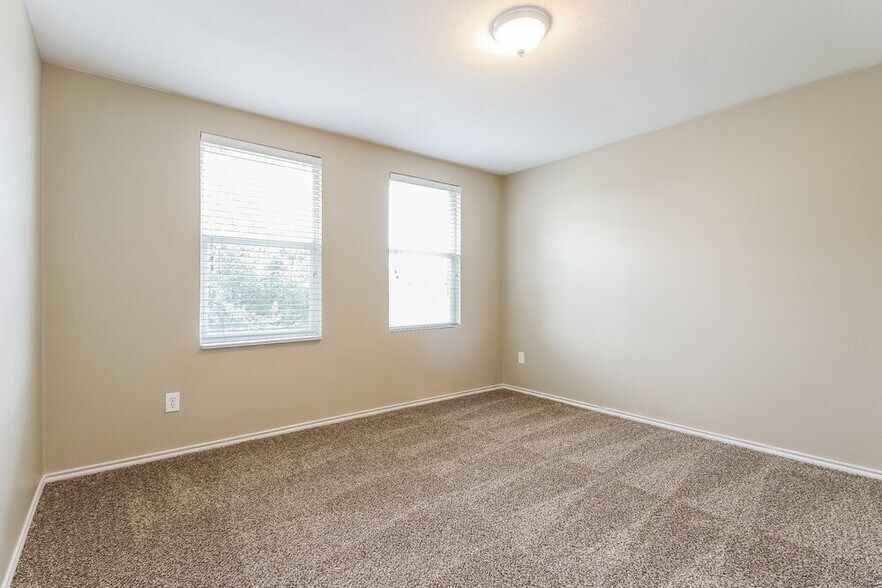 Building Photo - 4013 Foxhound Ln