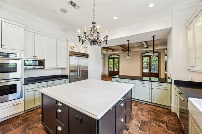 Building Photo - 4800 Palm St