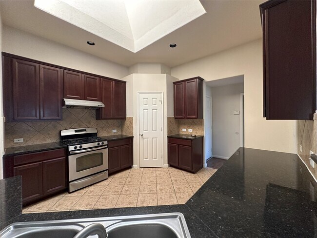 Building Photo - 6018 Twin Creek