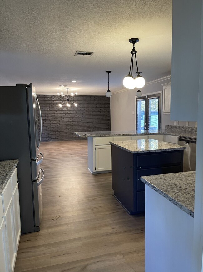 Building Photo - 309 Darbonne Dr