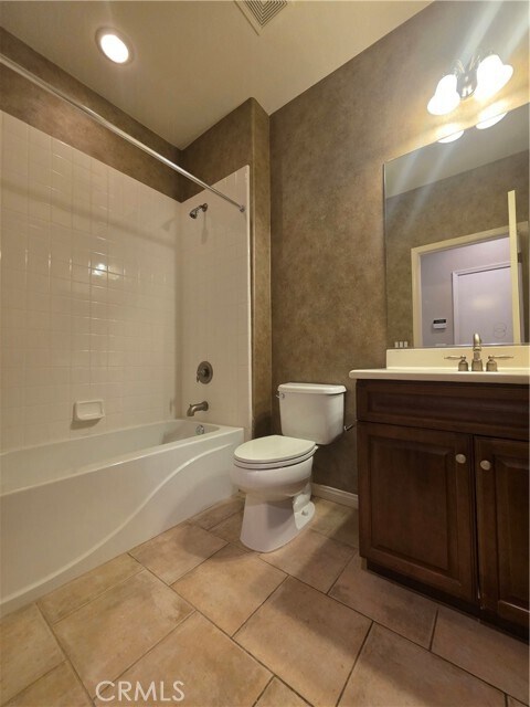 Building Photo - 71 Wonderland