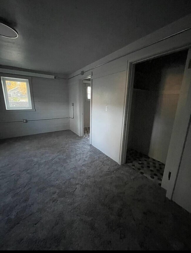 Building Photo - Best Apartments