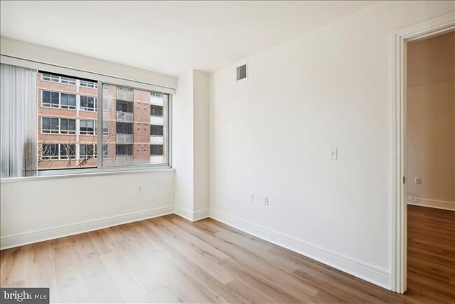 Building Photo - 800 4th St SW