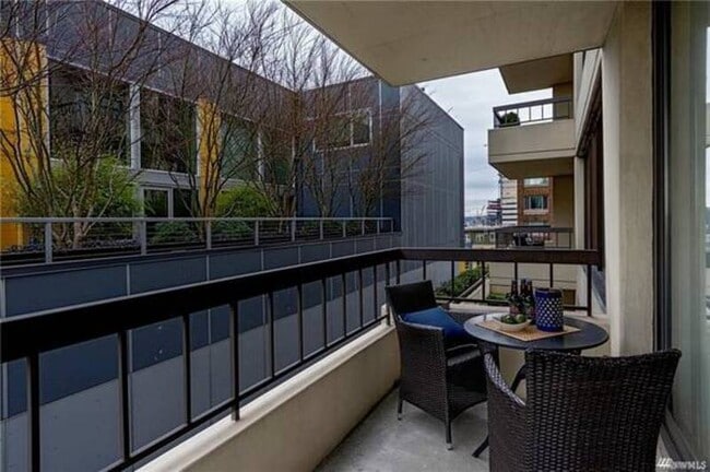 Building Photo - 2201 3rd Ave