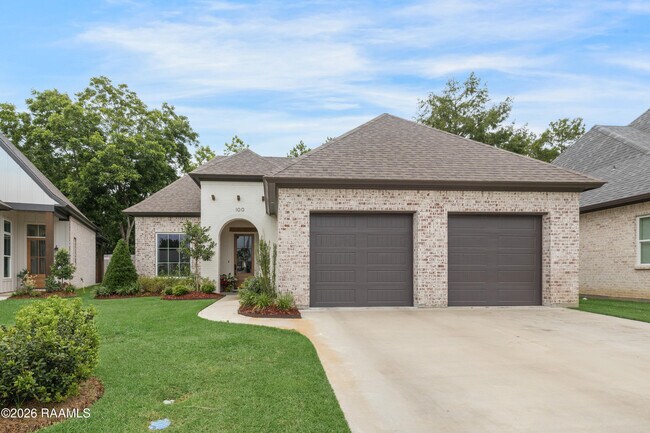 Building Photo - 100 Sanctuary Ln