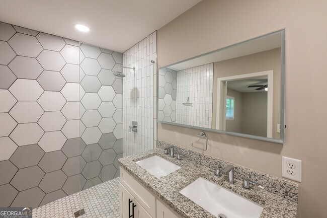 Building Photo - 2131 Bixler Cir