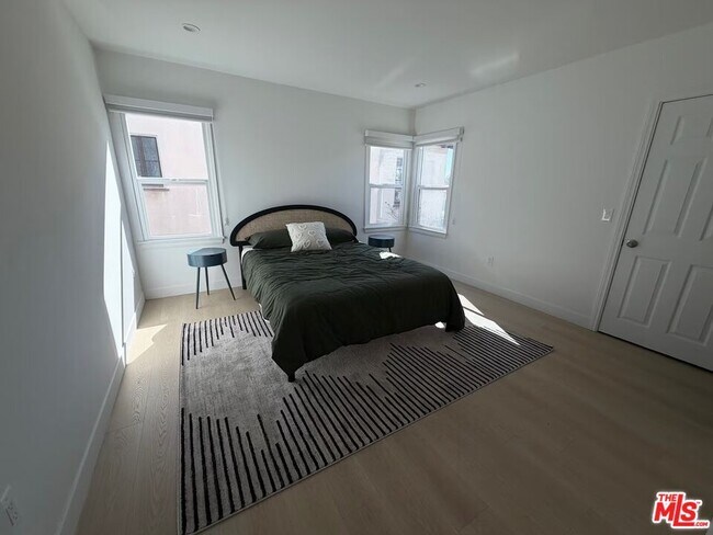 Building Photo - 1546 S Ogden Dr