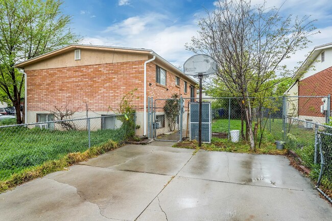 Building Photo - 8177 Darin St