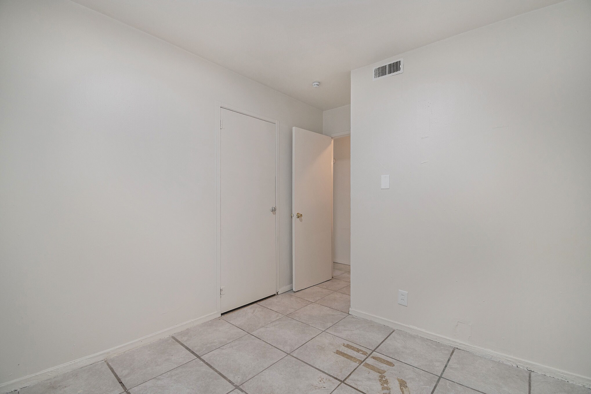 Building Photo - 126 Saint Robert Dr