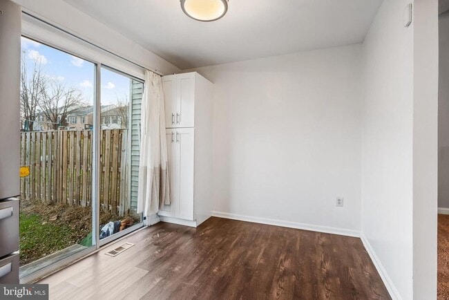 Building Photo - 10322 Castlehedge Terrace