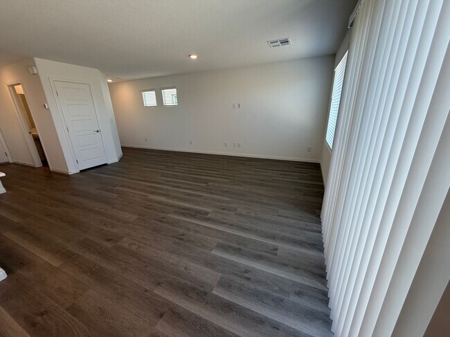 Building Photo - New Build - Never Lived In