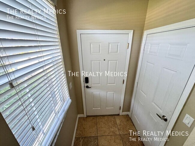 Building Photo - 2898 Oakwater Dr