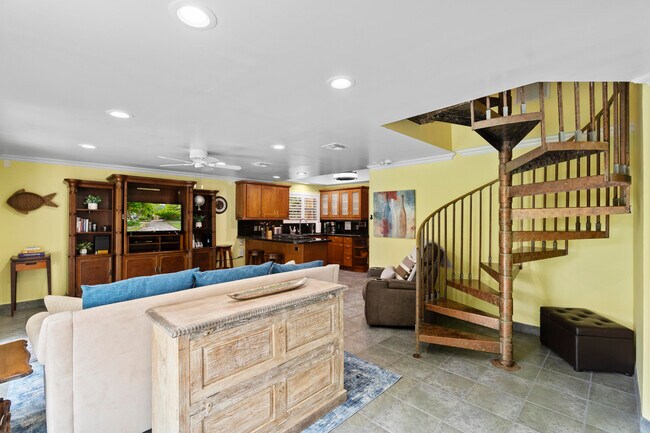 Building Photo - 614 SE 5th Ct