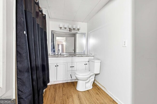 Building Photo - 3831 King Dr