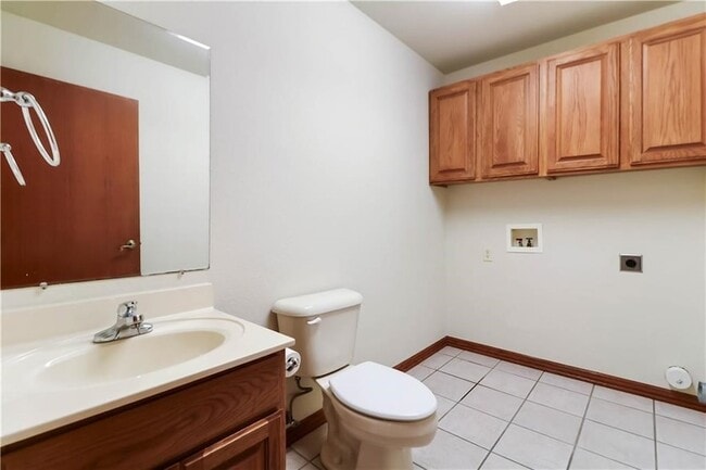 Building Photo - 2915 E Sterling Ct